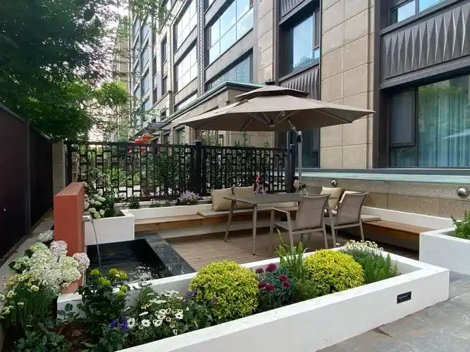 一楼60㎡小院,向下挖地40cm,打造成下沉式的庭院花园,非常好看_院子