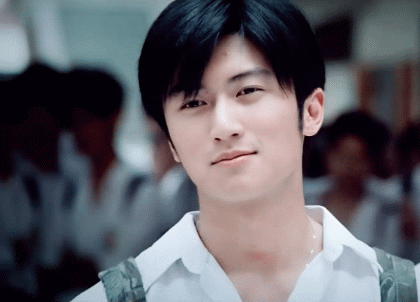 张柏芝和大儿子合影,大儿子没有谢霆锋少年时帅气