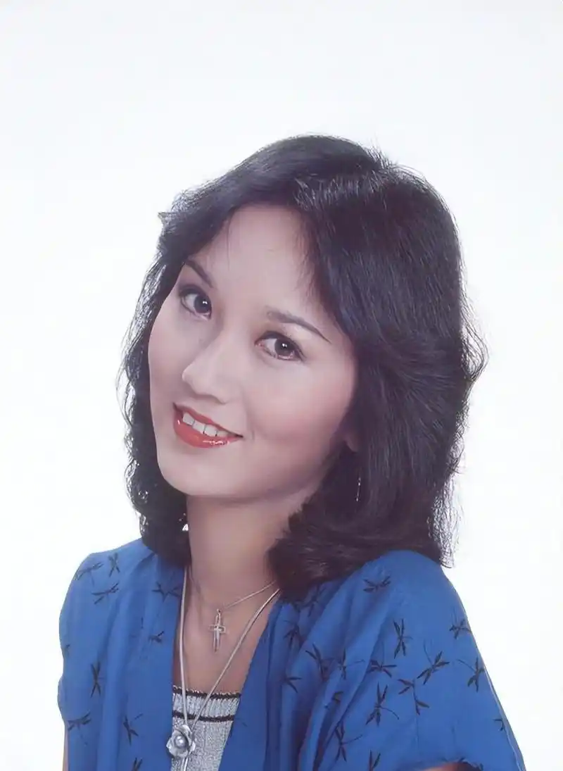 赵雅芝的3个儿子:老大47岁老二44岁老三37岁,个个都很优秀