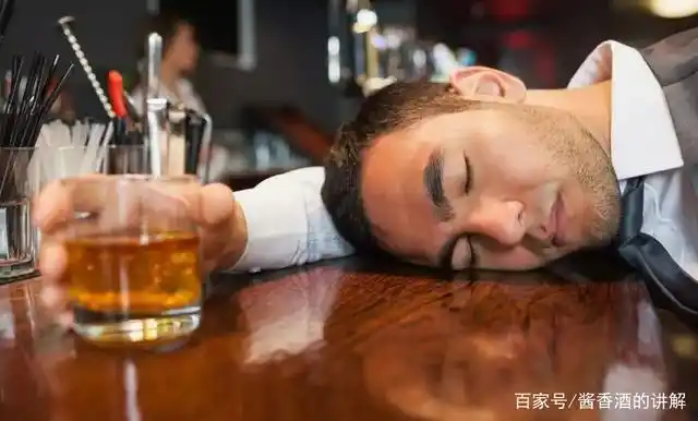 应酬喝酒是常态,喝醉酒第二天难受怎么办?详解解酒妙招