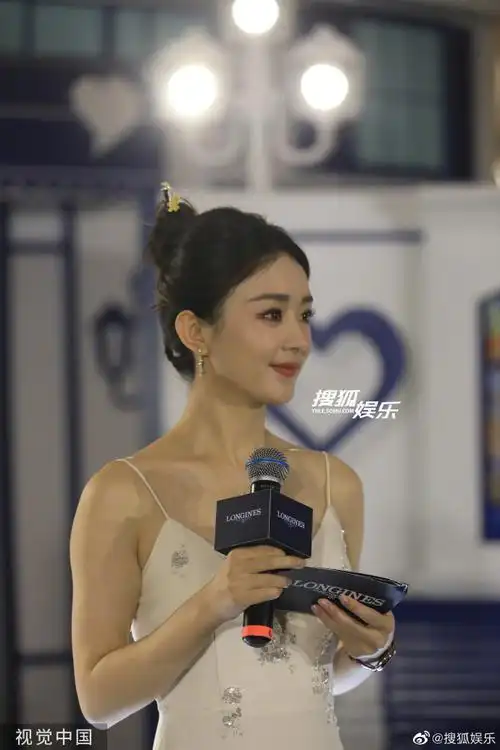 赵丽颖天津活动人气##赵丽颖丸子头簪发