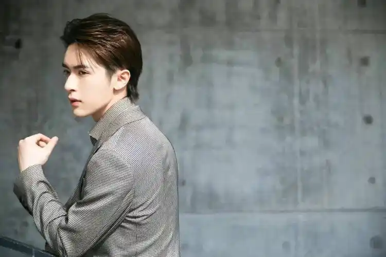 原创张逸杰与易钟杰共同成长热血少年一直在路上