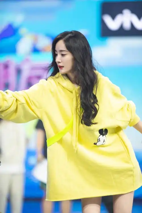 杨幂超话#快乐大本营#@杨幂今晚20:20,快本《站稳了!