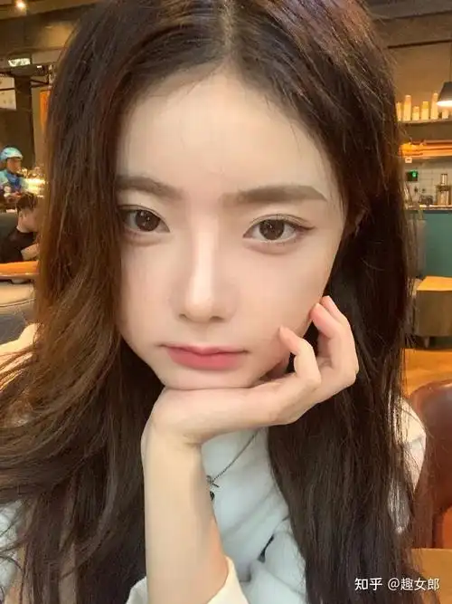 长相超萌的高人气正妹小露酥胸就很吸睛圆圆脸蛋好可爱