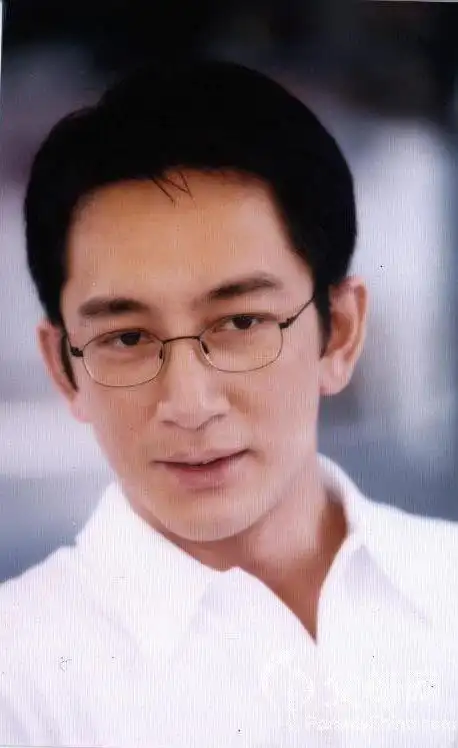 p>吴启华,1964年5月19日出生于香港,中国香港影视男演员,流行乐歌手.