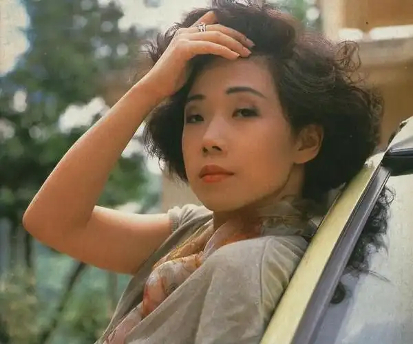 林忆莲:32岁嫁李宗盛,和初恋重燃旧爱,53岁和小11岁男友分手