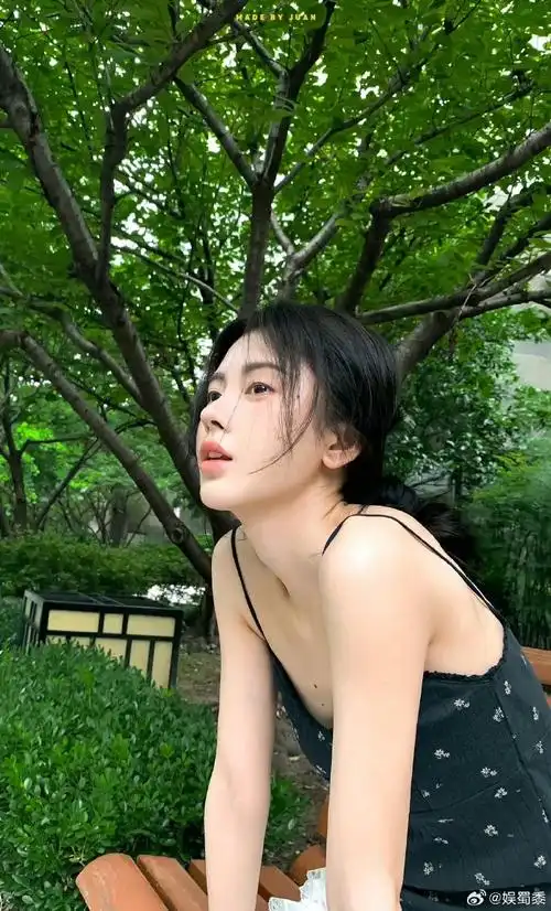 鞠婧祎纯欲穿搭