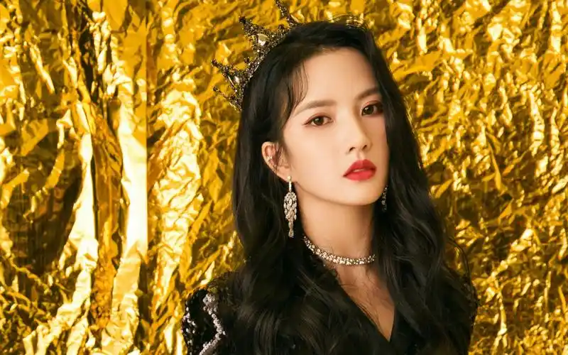 刘些宁女王写真壁纸45