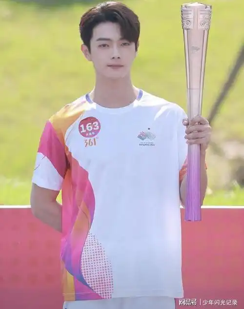 青年演员许凯的亚运之火,第163棒火炬手亮相|金华|模特_网易订阅