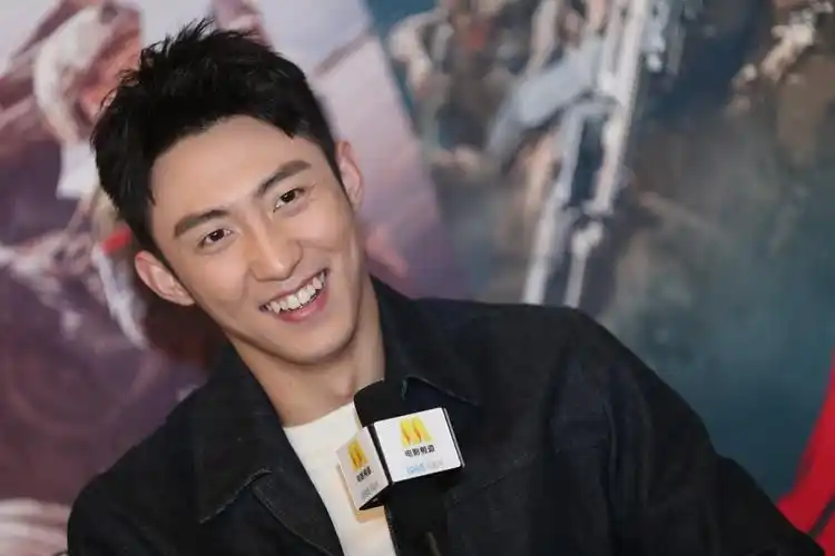 新力量黄景瑜:月半宅男or女装杀手我都能演