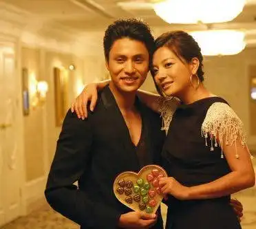 陈坤赵薇为情人节拍摄亲密情侣宣传照