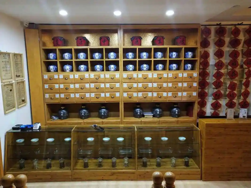 中药柜用什么材质好# 果你的药店也打算经营中药,那么就一定要选择