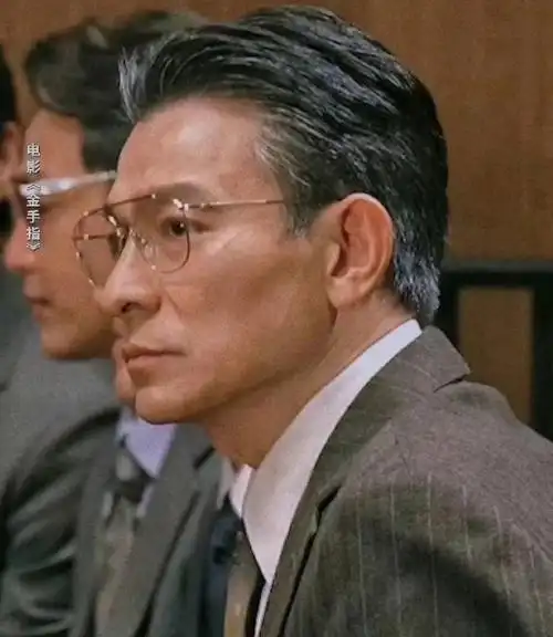 回顾刘德华头发花白有可能是新角色需要做出的一些妆容改造