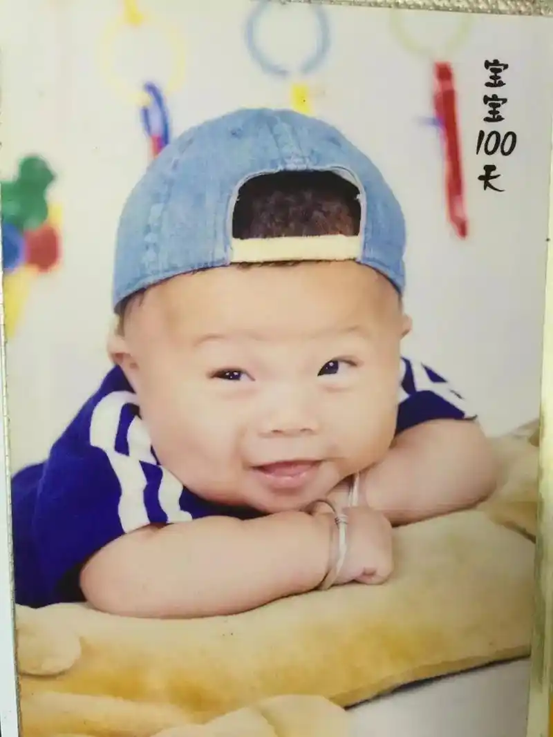 找了儿子小时候的照片#每一张照片都是满满的回忆 #曾经的孩子 - 抖音