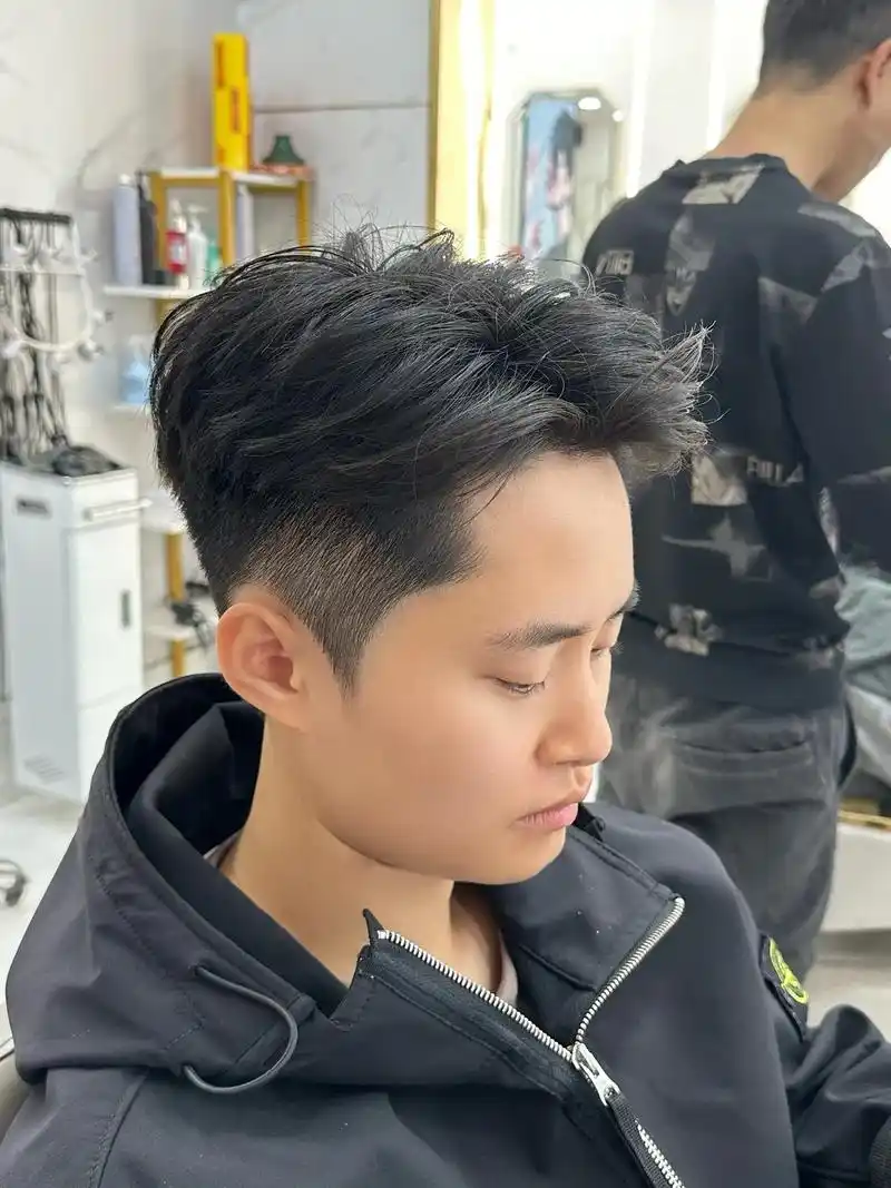 抖加小助手 #懂你的发型师 #抖出潮范 #清爽男士短发发型 - 抖音