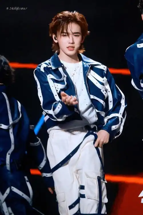 宋亚轩楼外楼演唱会##宋亚轩大时代大背头造型##宋亚轩唱歌说粤语