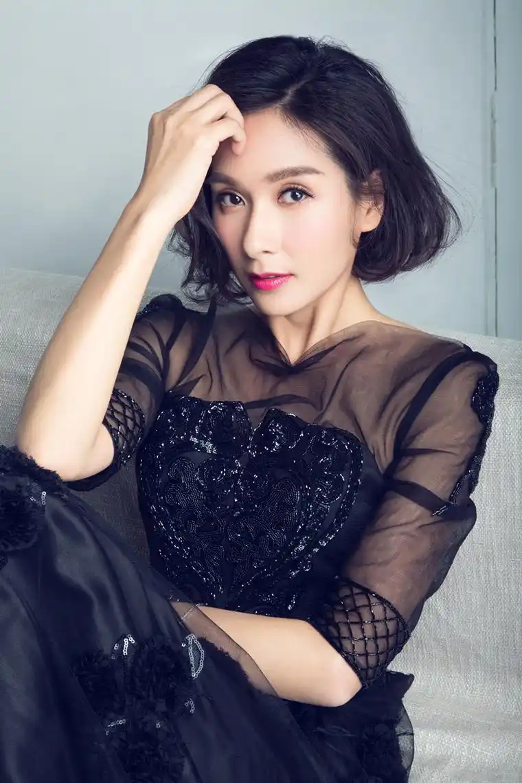 杨恭如生日大片 演绎淑女的优雅与性感