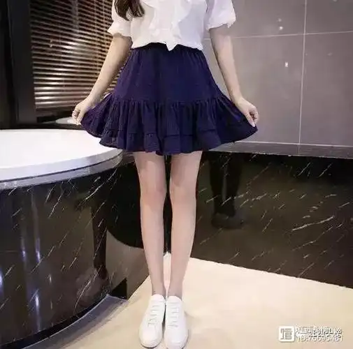 江西一高校规定女生裙子不短于膝盖上10厘米