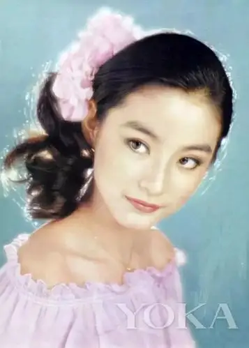 51岁周慧敏赢过20岁少女80年代港星才是美艳标杆