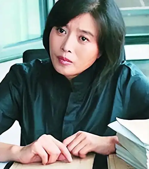 回顾演员丁嘉丽两段婚姻伤人伤己对不起一双儿女今潜心向佛