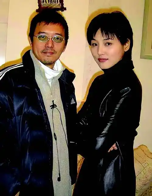 张延:下嫁其貌不扬的老公,结婚18年无绯闻,她的选择值得吗?