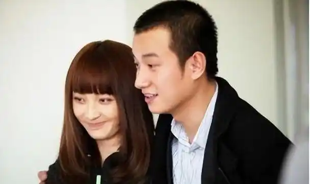 如今,马伊琍和文章各自迎来了全新的人生阶段,他们的故事也终于有了不