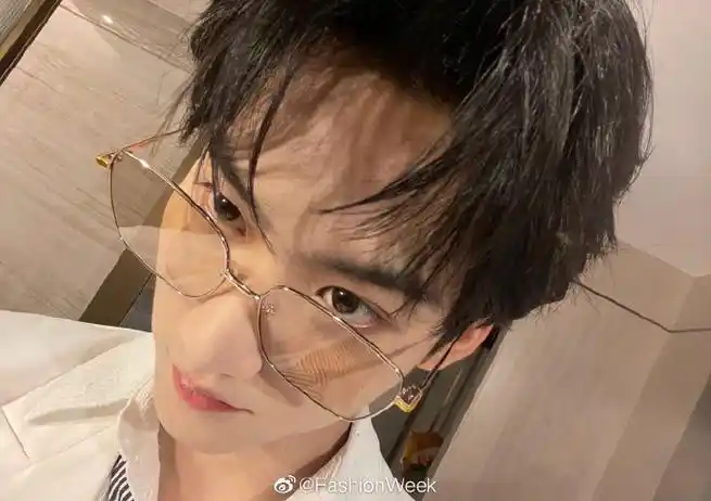 周柯宇怼脸眼镜杀##周柯宇港风气质