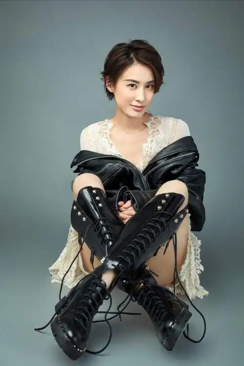 看看黄圣依就知道了,紧身健美裤也满满高级感