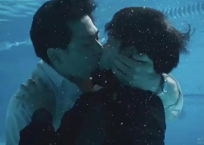 你们男txl可以不要再在水下接吻了么