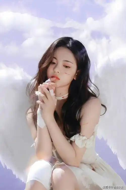 25岁杨超越,越来越性感了!饱满有料韵味十足!