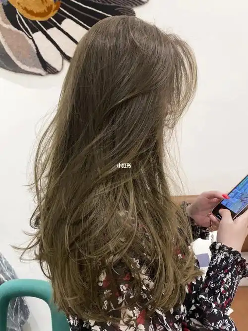 显白的冬季温柔发色～雾灰青棕色@长沙salon chichi许力推荐长沙染发