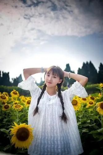 女生自拍的图片皮肤可爱的青春女生自拍大图