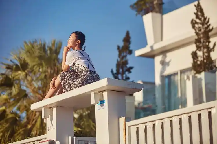 苏青长裙尽显文艺优雅综艺反转开启冒险挑战