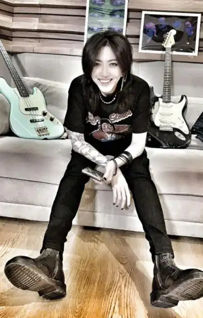 原创刘忻参加浪姐引发考古被称为最癫的2011届快女发生了什么