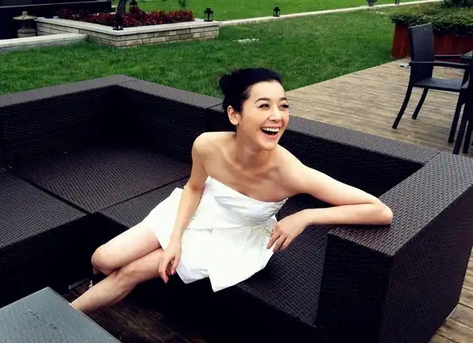 回顾黄海冰妻子甄锡:嫁大12岁丈夫,5年生一双儿女,越活越美丽