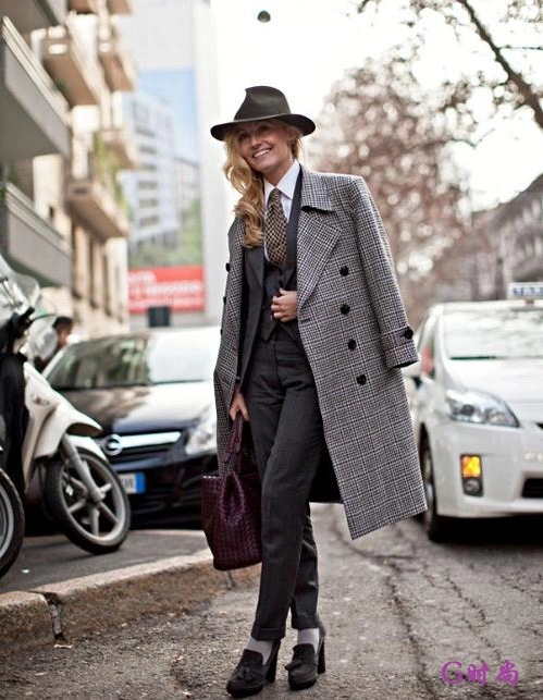 穿西服的美女更有魅力 帅气的西装街拍秀