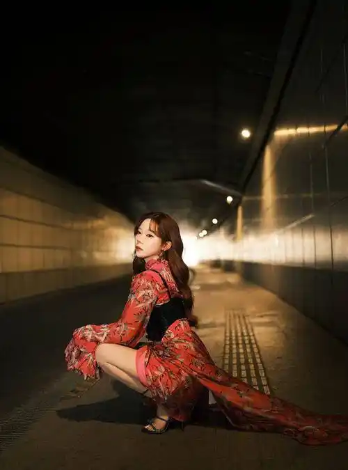 张紫宁2022个人巡演造型写真释出碎花燕尾裙独具柔情氛围