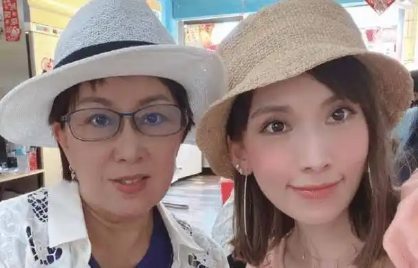 有种腿长叫林志颖老婆当陈若仪跟婆婆躺床上时差距太过明显