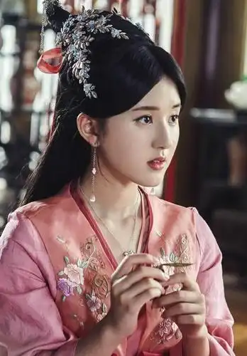 【一点资讯】42岁于正晒"绿茶图"内涵22岁赵露思?两人到底有什么恩怨?