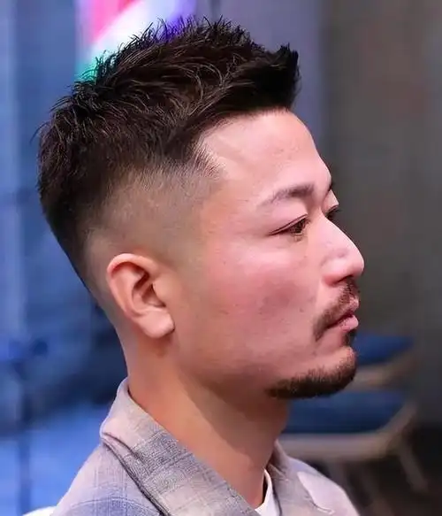 头发稀疏,发际线高的50岁男人,发型记住"3要3不要",帅气有型