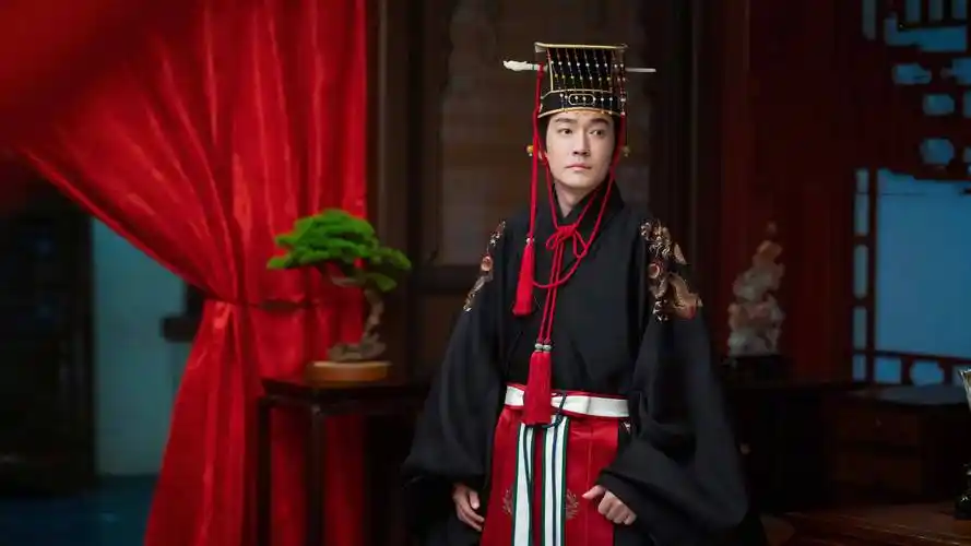 张博又一次在这部电视剧中客串,客串的是朱佑樘,纪氏之子.