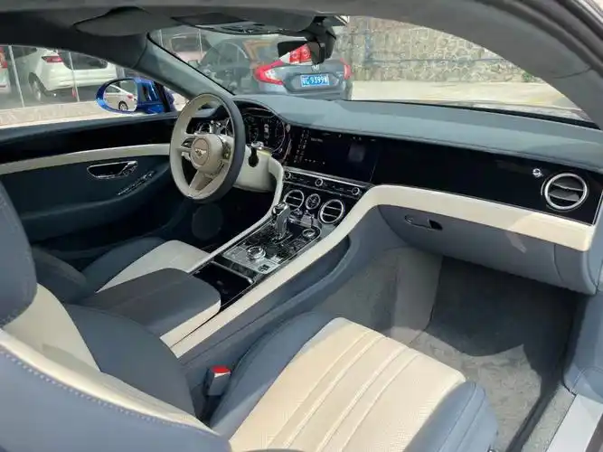 简直就是艺术品越来越迷新款宾利的内饰了