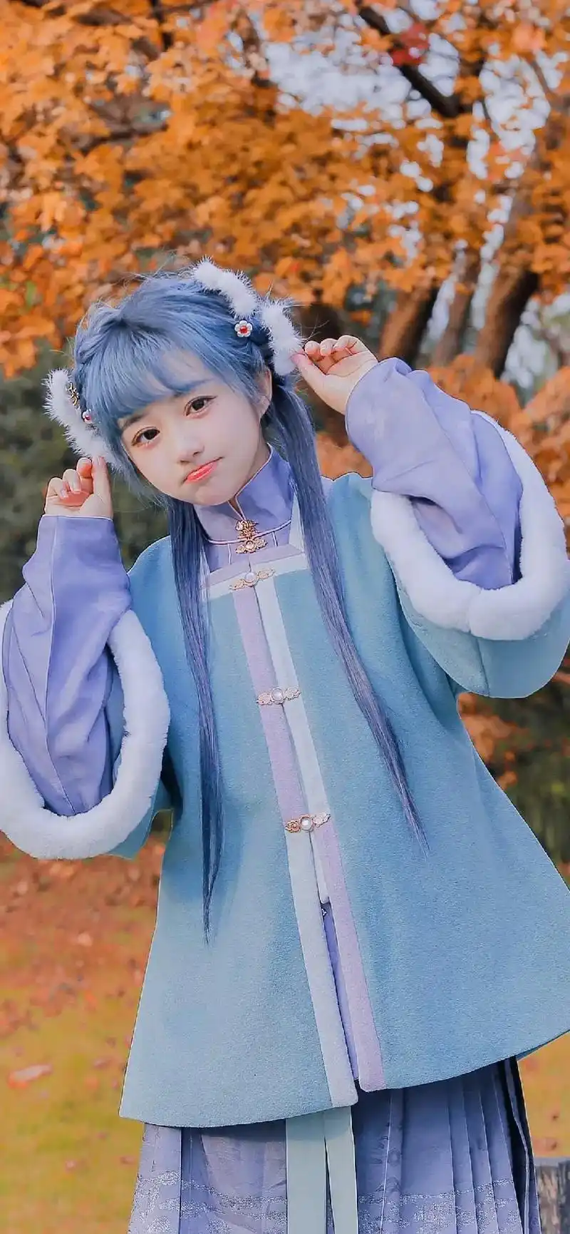 可爱的蓝发妹妹哟#小陆离 #蓝发少女 #超清壁纸 @dou  - 抖音