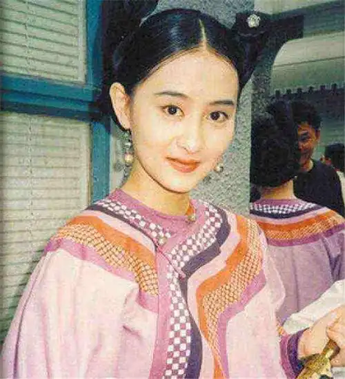 周星驰的老婆是谁,周星驰老婆叫什么名字(周星驰版《鹿鼎记》6位老婆