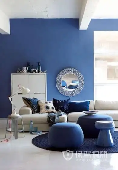 三,客厅一般刷什么颜色漆:湖蓝色湖蓝色的墙面就像是一波平静的湖水