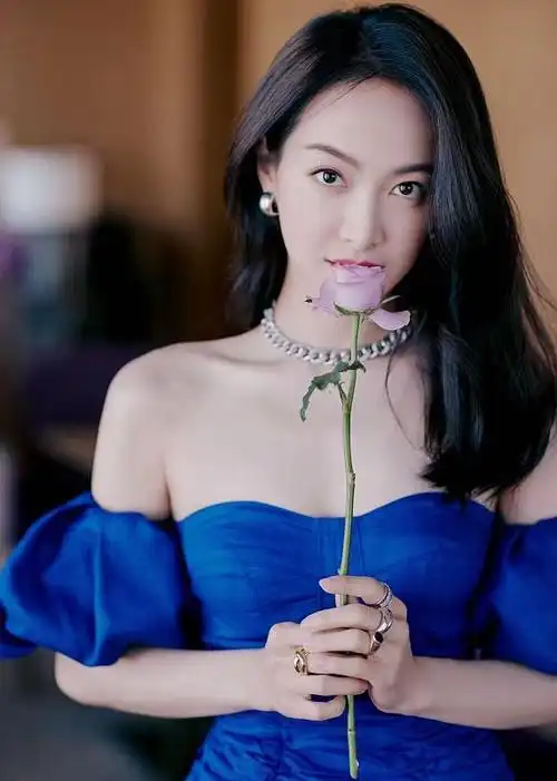 宋茜穿紧身连衣裙大秀百万女团腿身材凸凹有致好吸睛