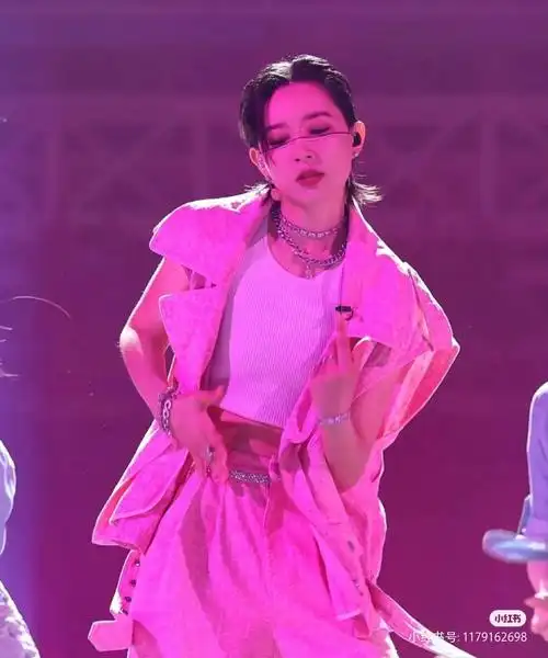 刘恋和李斯丹妮同年同月同日生