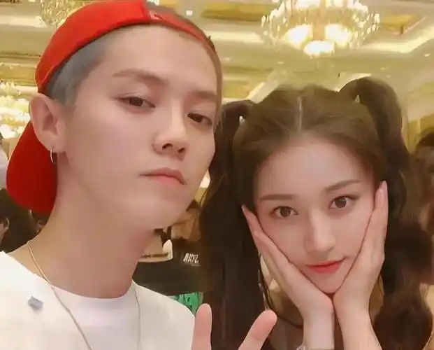 近年来,中国娱乐圈备受瞩目的一对cp——关晓彤和鹿晗,于2017年官宣