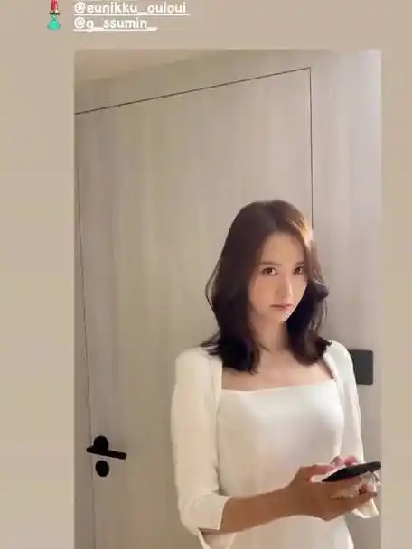 十六周年快乐#230928 林允儿ins更新快拍一则3230343730