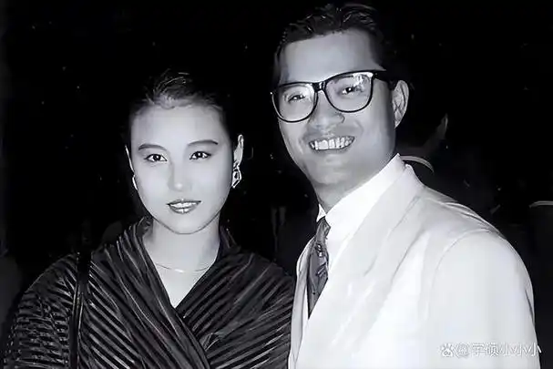 周海媚北京男友信息曝光姐弟恋31岁恋爱43岁分曾在大学教书